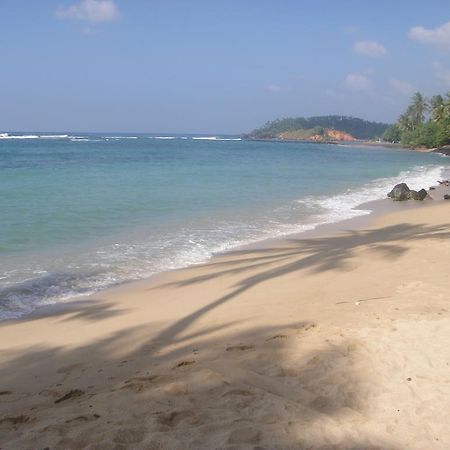 Sunray Rest - Beach View Homestay Mirissa Exterior foto
