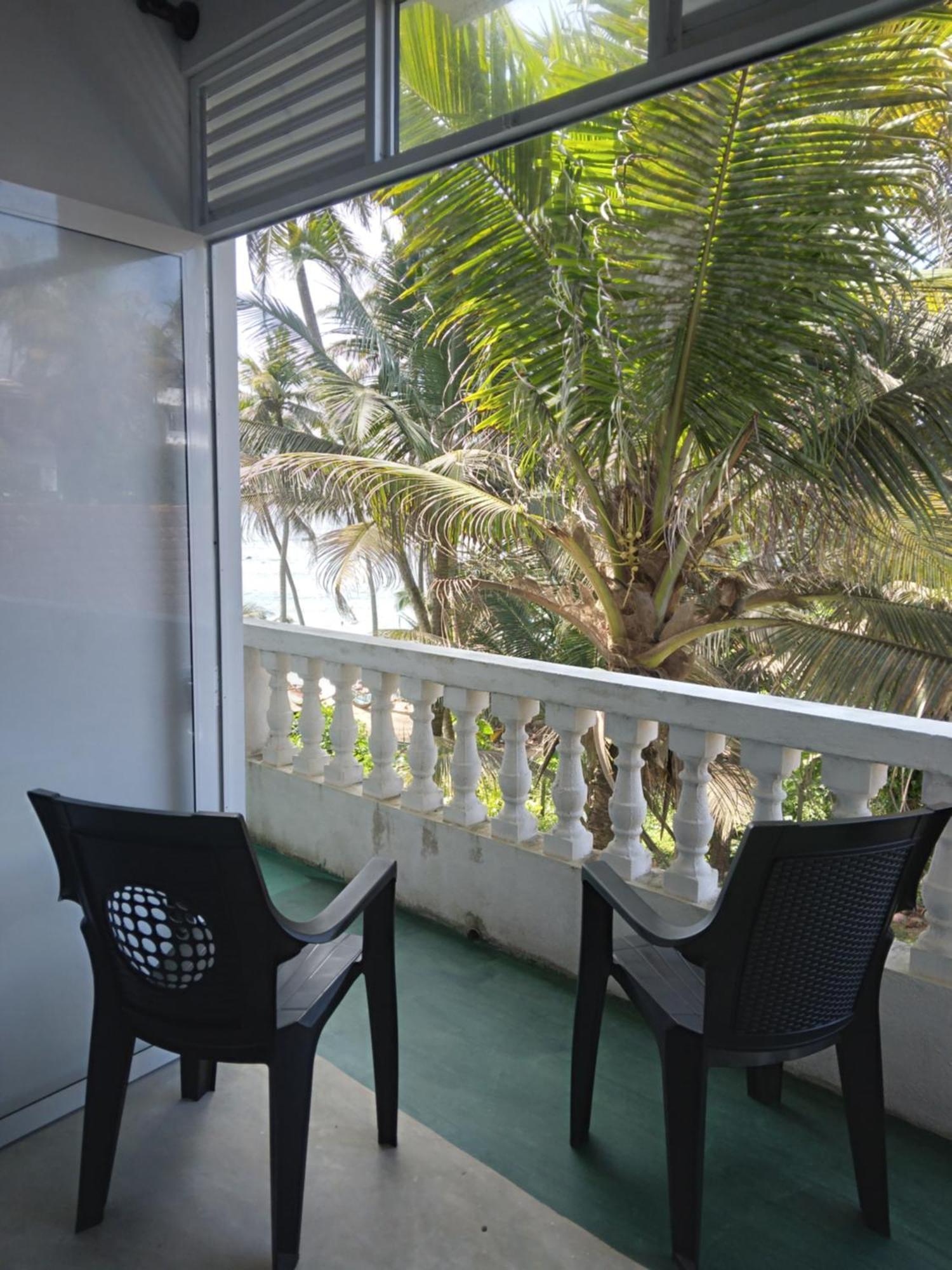 Sunray Rest - Beach View Homestay Mirissa Exterior foto