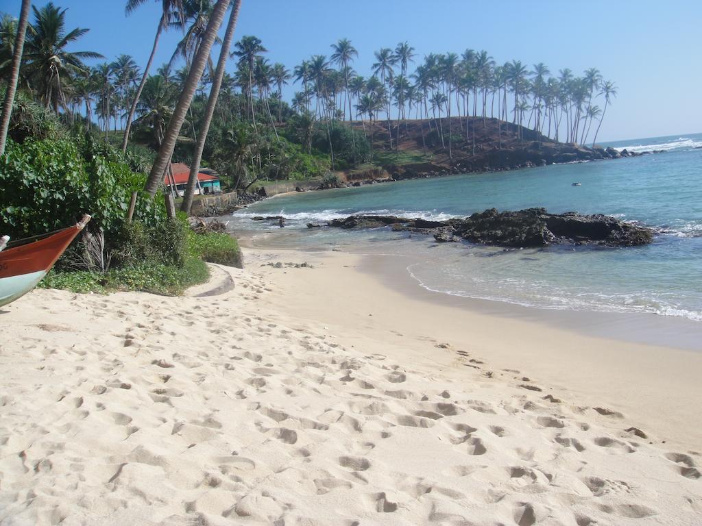 Sunray Rest - Beach View Homestay Mirissa Exterior foto